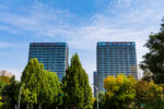 都市双子高楼景观