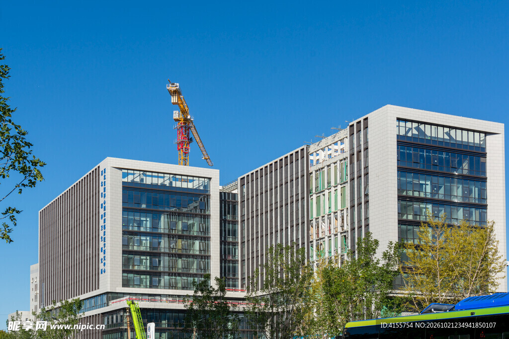 现代商务办公楼外景
