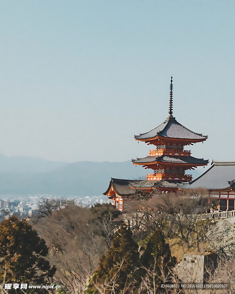 日式古寺五重塔远景