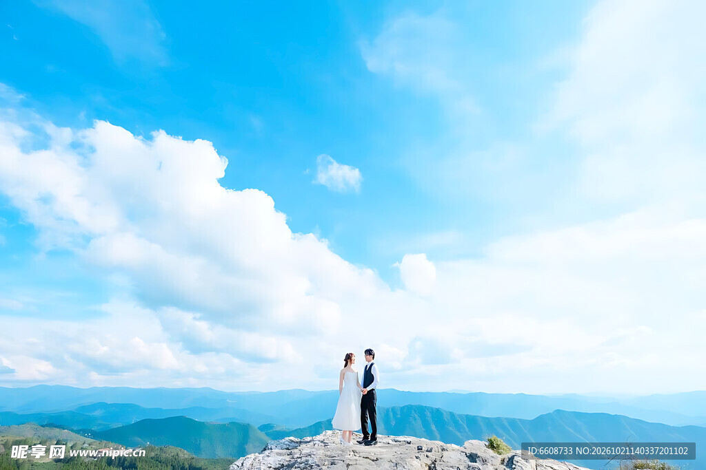 山顶情侣户外婚纱旅拍