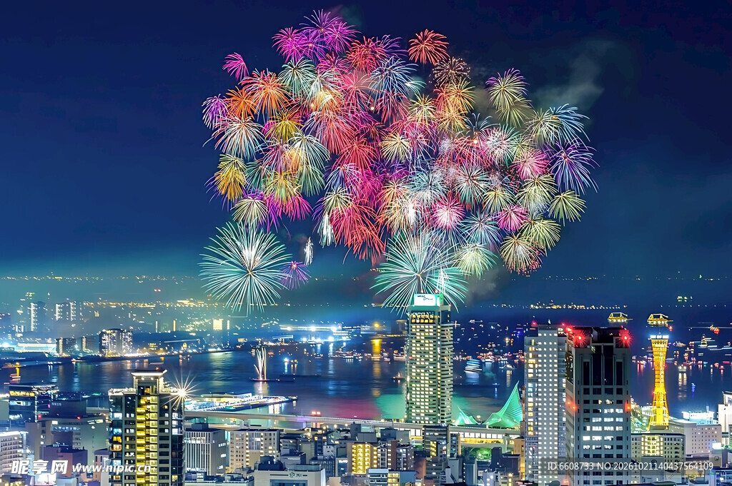 都市夜空璀璨烟花