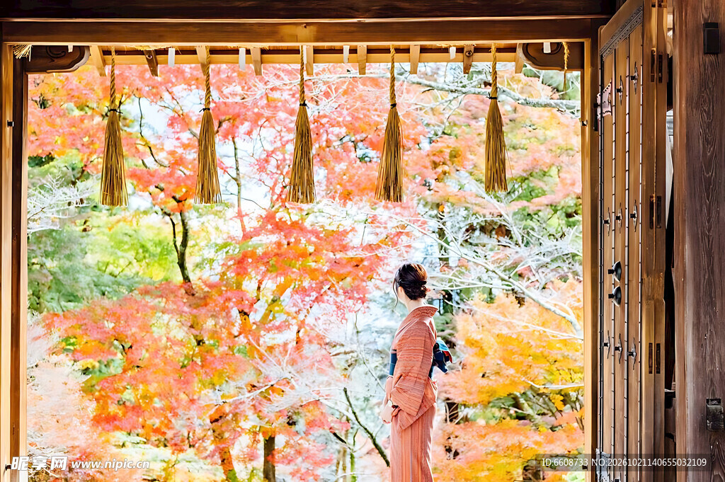 古窗前赏秋的旗袍女子