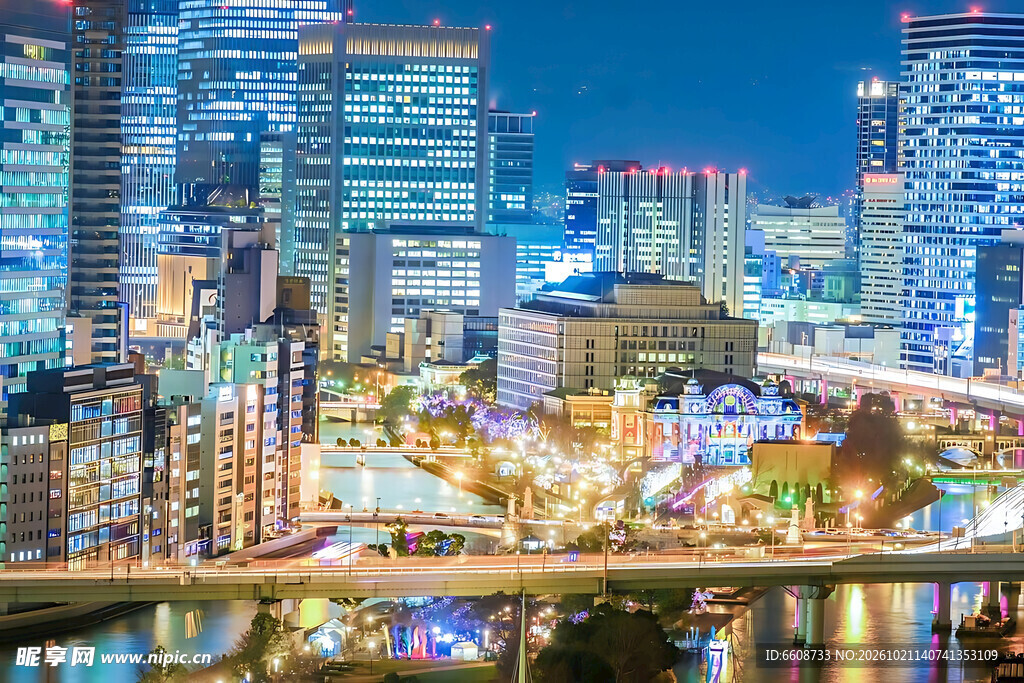 都市河畔璀璨夜景