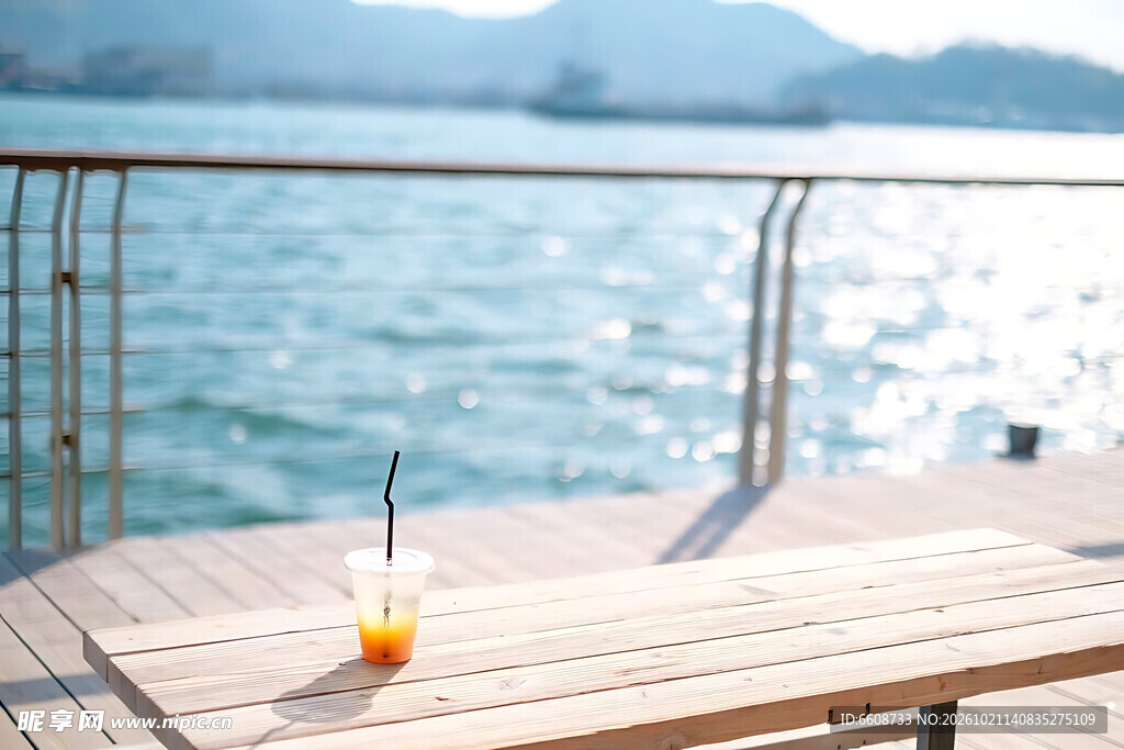 湖畔露台夏日饮品
