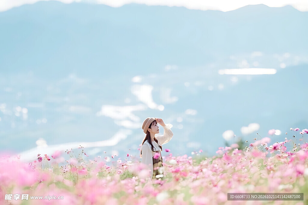 少女漫步春日花田