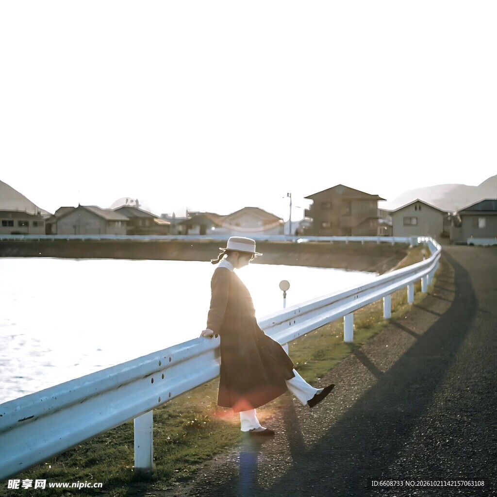 乡野水畔公路风光