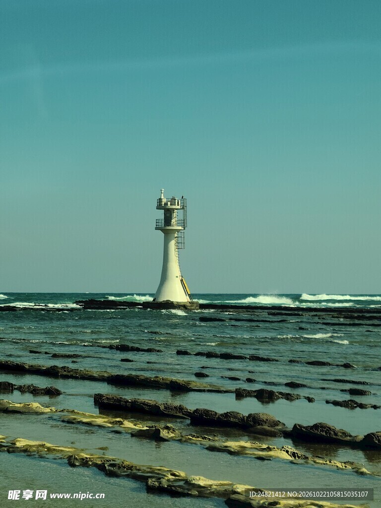海中灯塔海岸风光