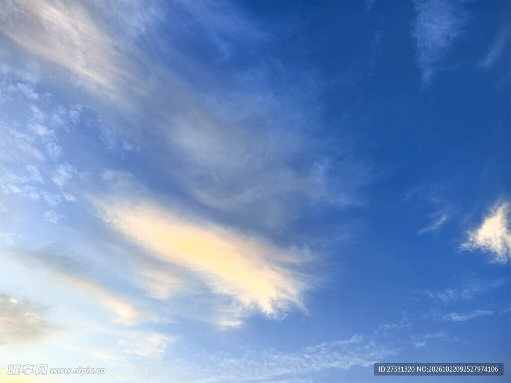 晴空流云美景