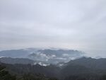 雾霭层叠山峦远景