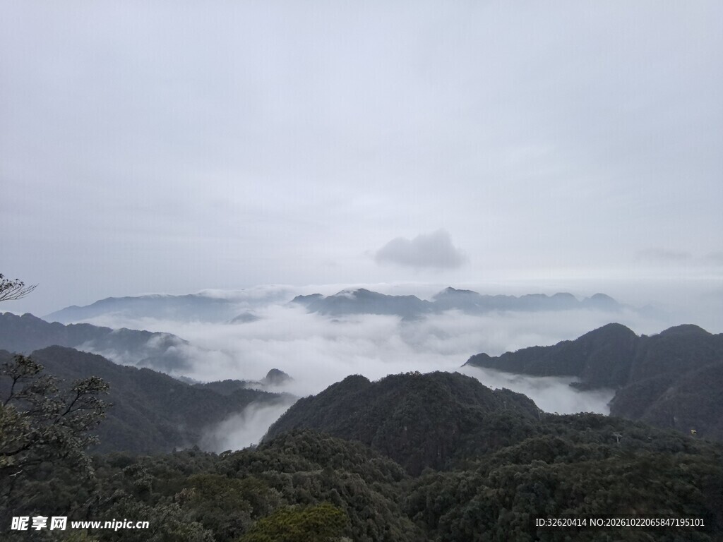 高山云海朦胧景观