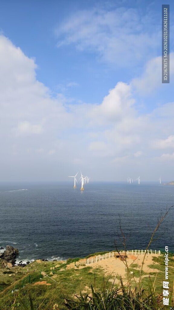 海岸蓝天碧海风光