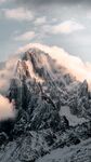 霞光下的巍峨雪山