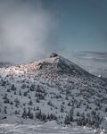 冬日雪山自然风光