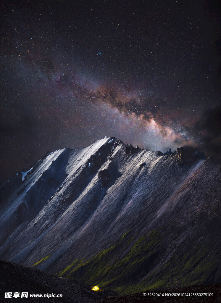 雪山夜空银河盛景