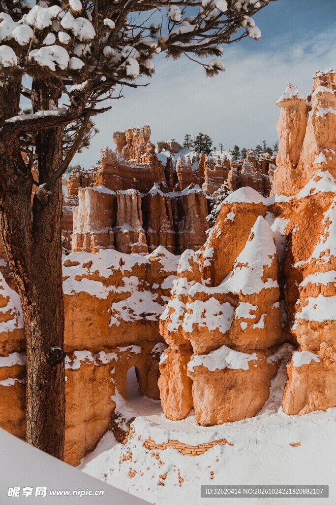 雪后红岩峡谷冬景