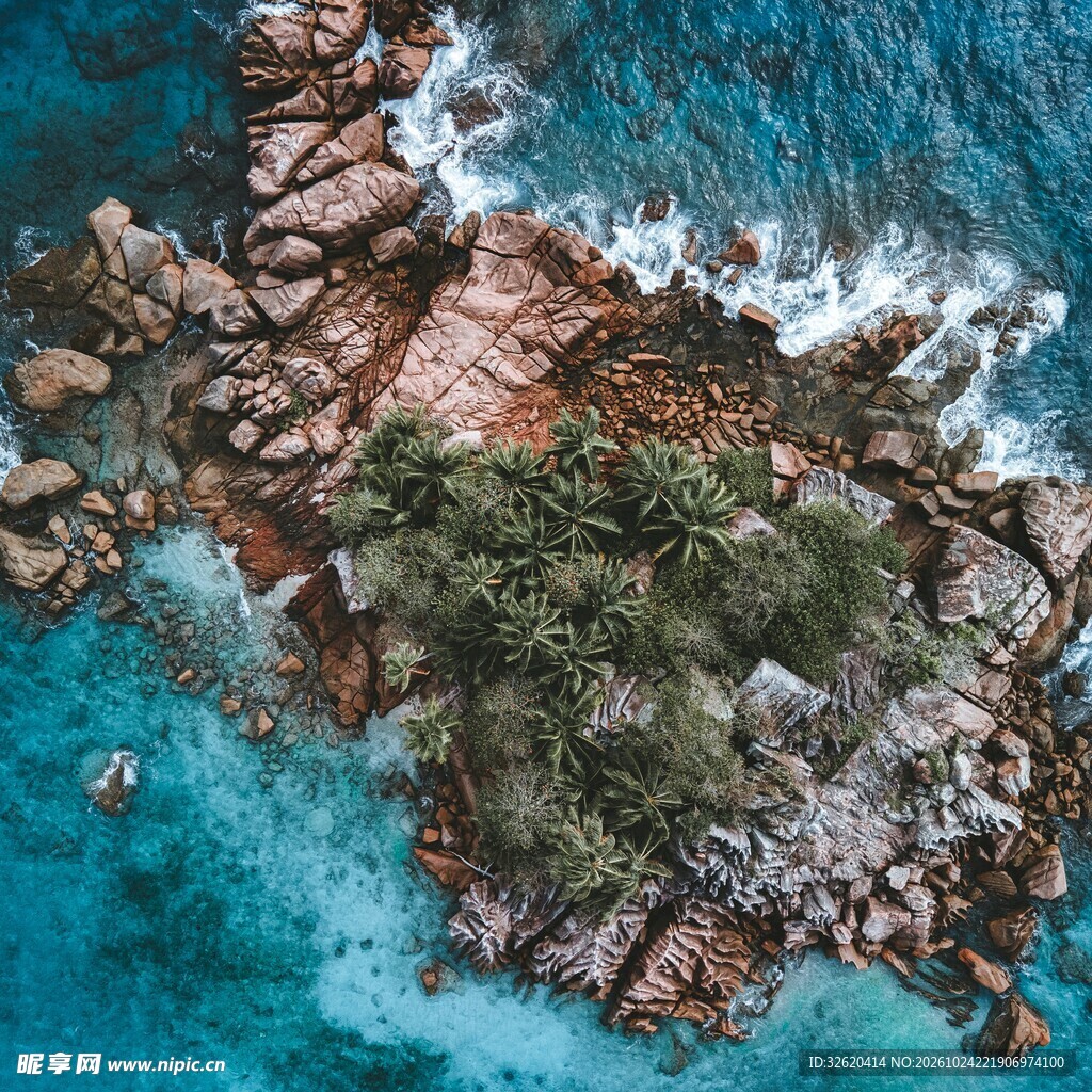 海中孤岛景观