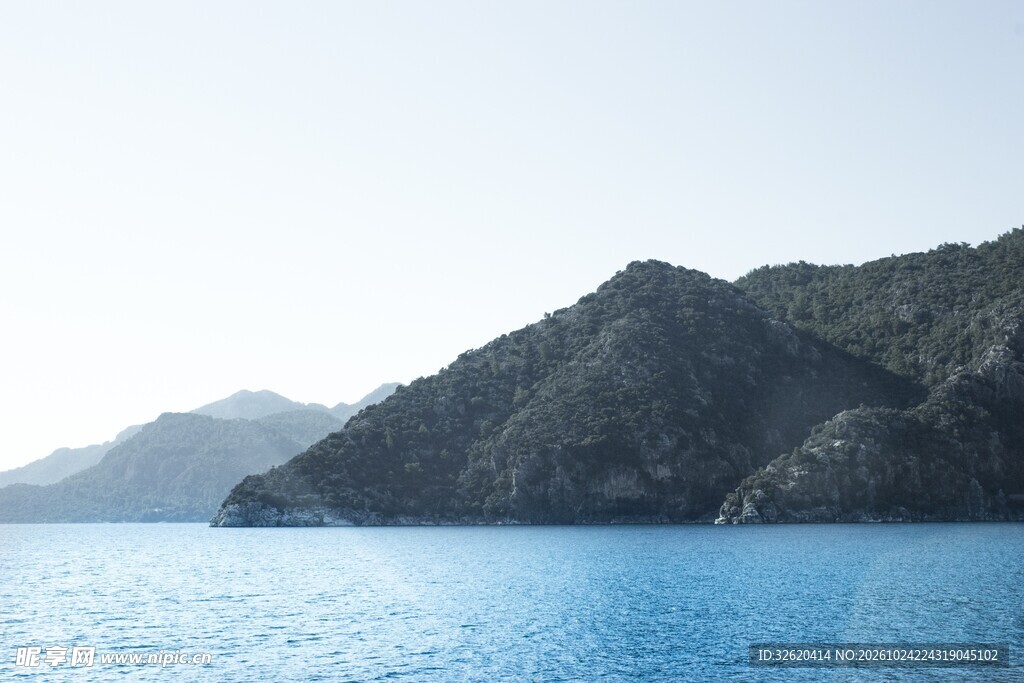 清湖远山自然风景