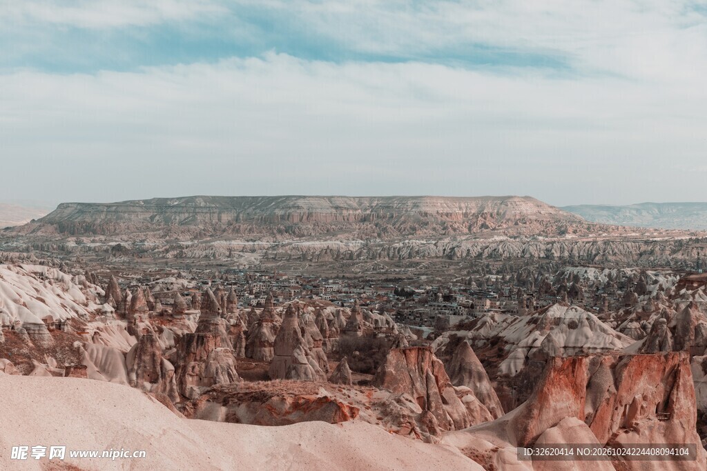 荒漠丹霞地貌全景