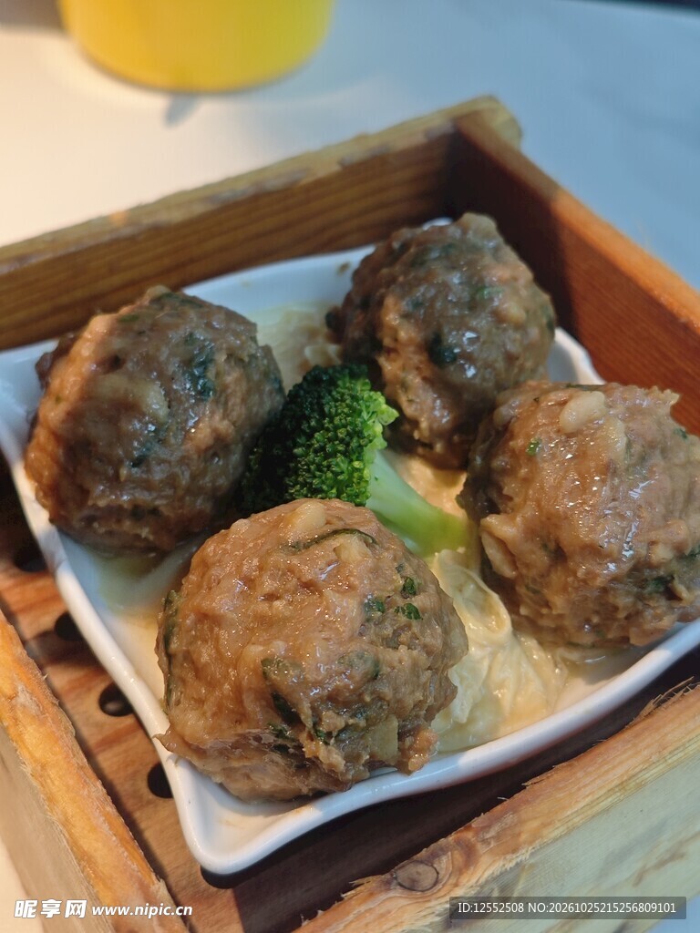 红烧狮子头