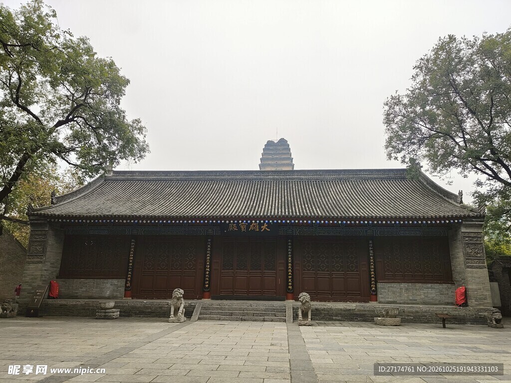 中式古建大门外景