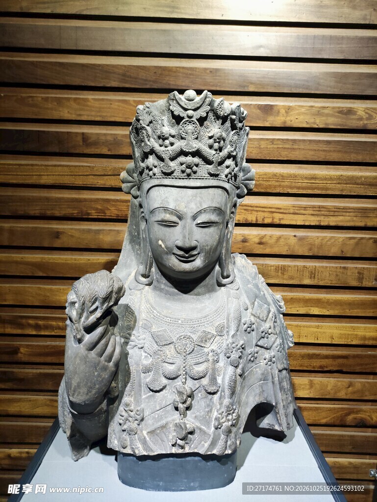 石雕观音半身造像