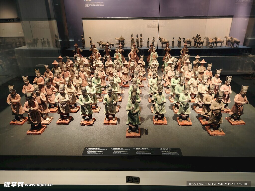古代乐舞陶俑陈列