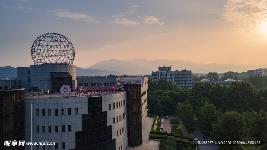 黄昏城市建筑远景