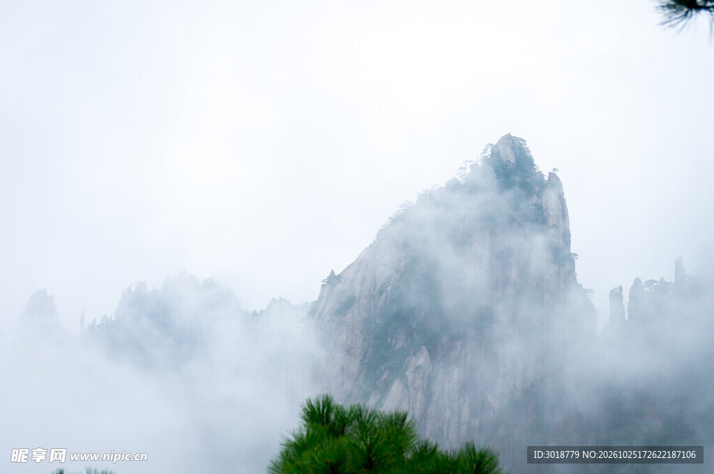 云雾缭绕山景