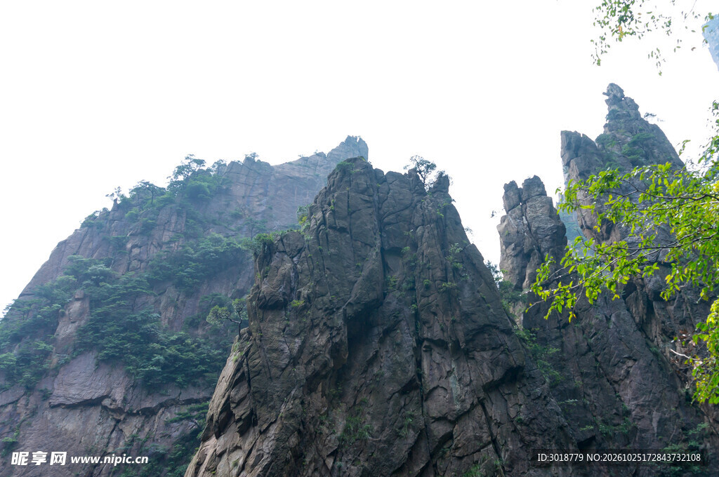 峻峭奇峰山野风光