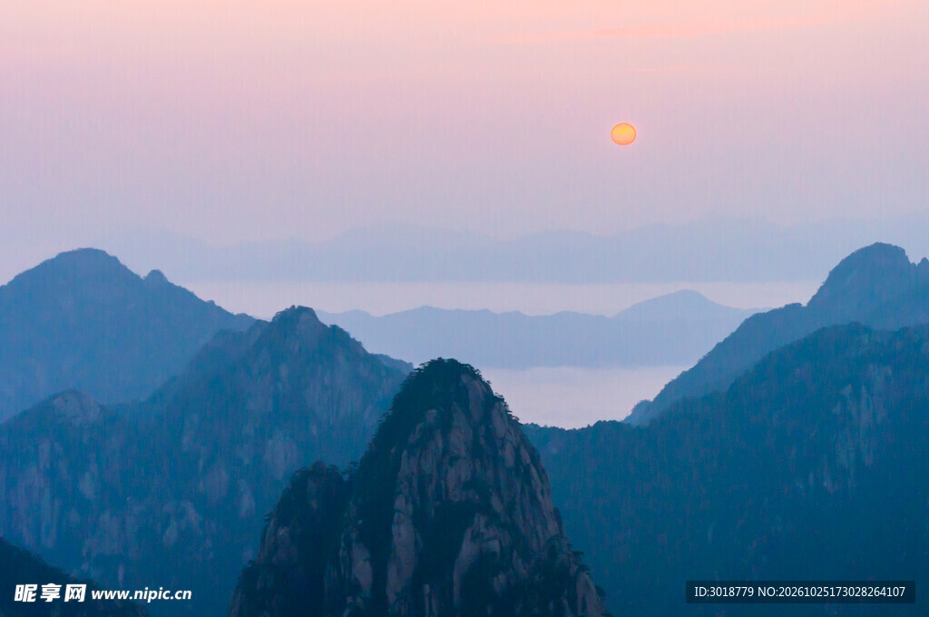远山晨昏日出美景