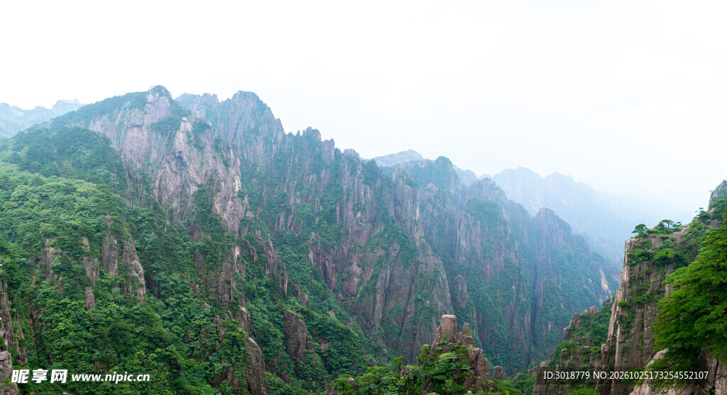 青山峡谷自然风光