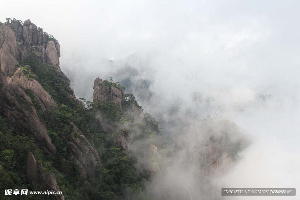云雾山间奇峰胜景