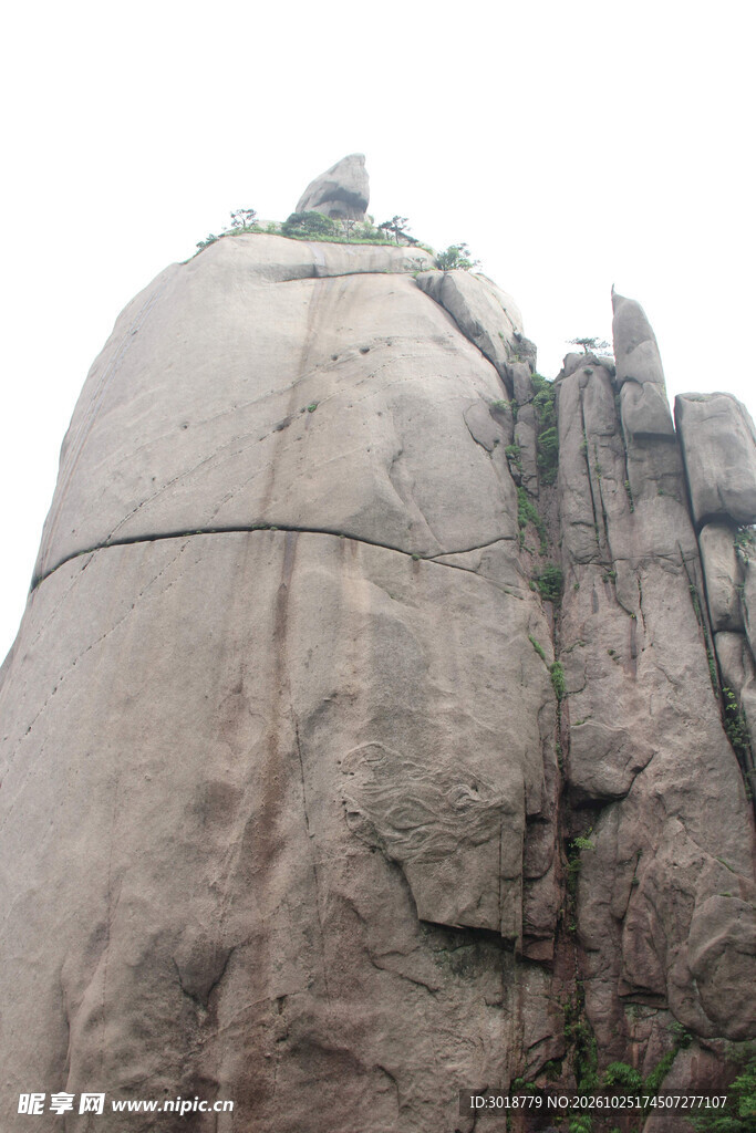 巨型花岗岩石山景观