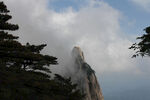 山间奇峰苍松云天