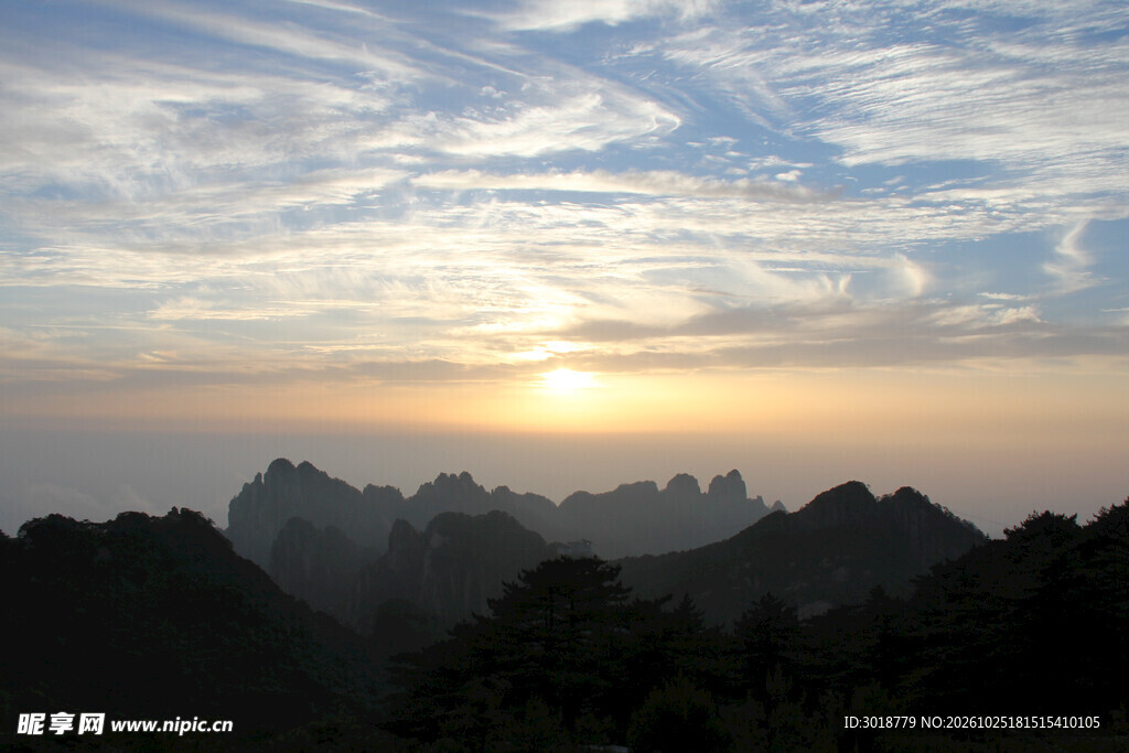 远山日出盛景