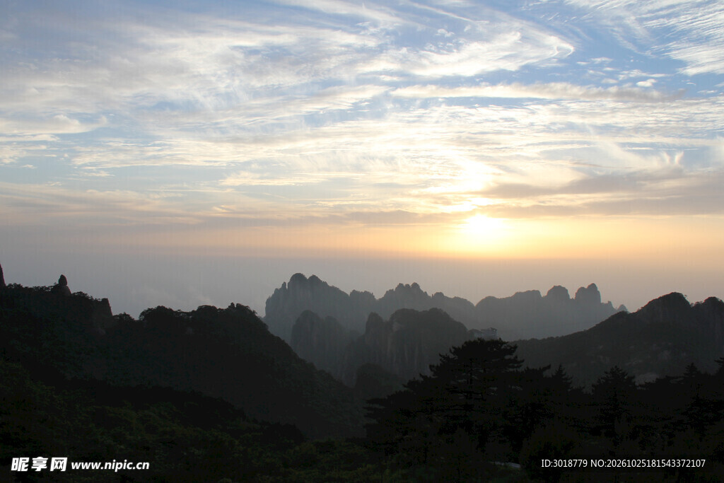 远山日出美景