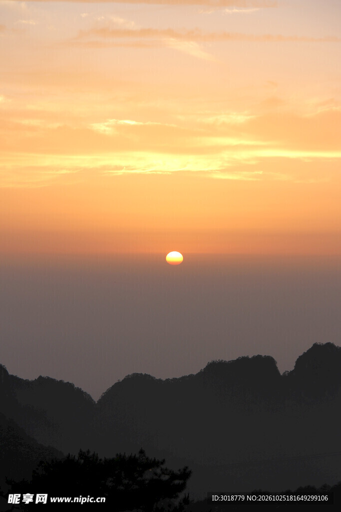 远山落日黄昏美景