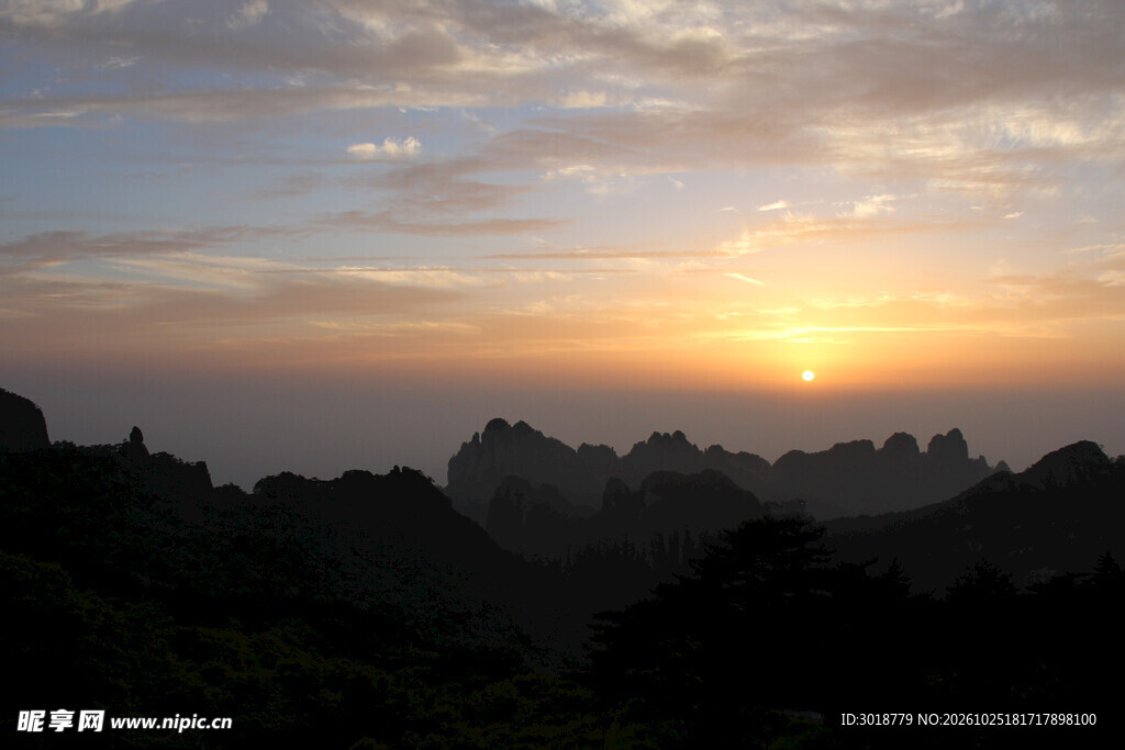 山间日落美景