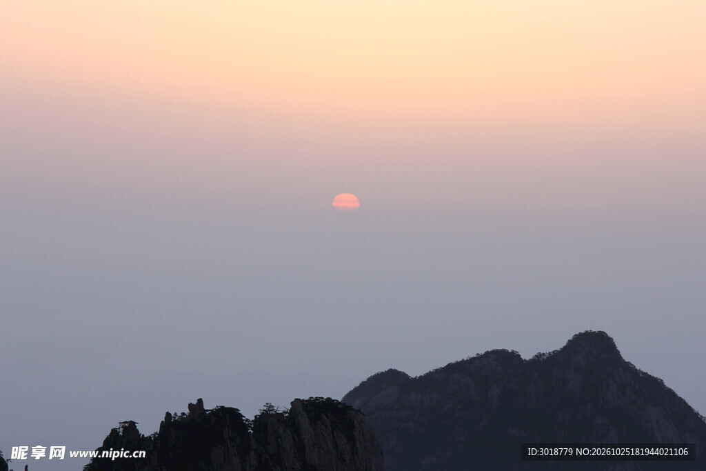 远山黄昏落日美景