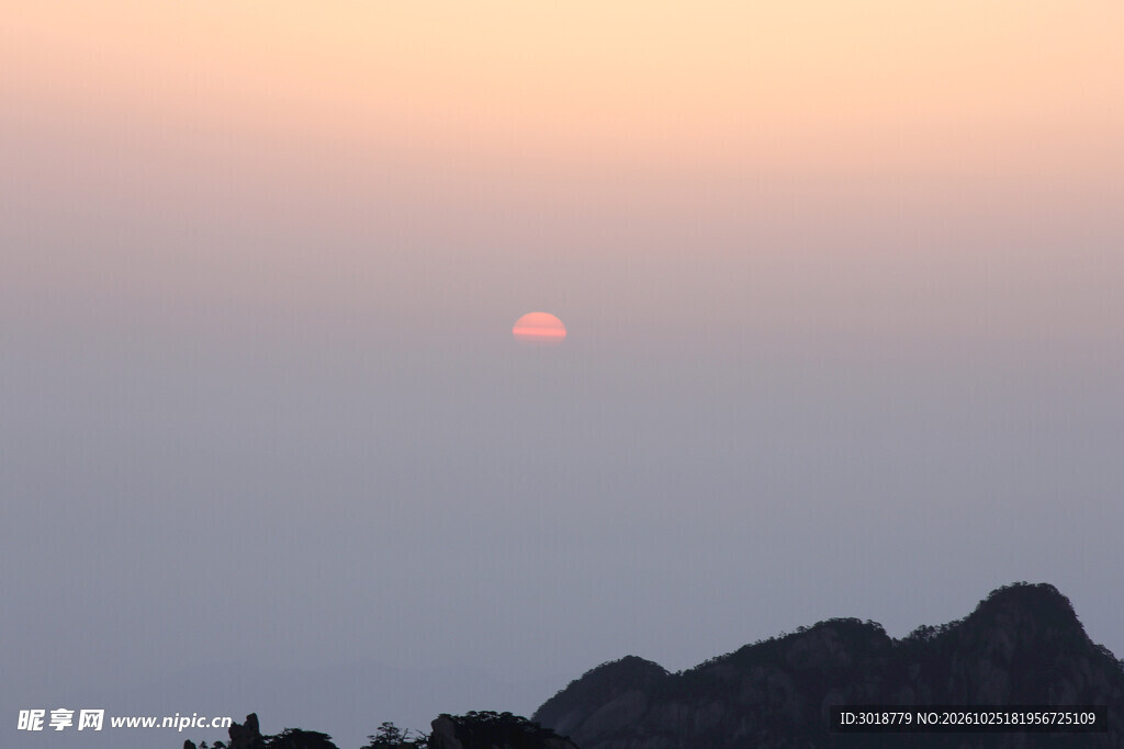 远山落日黄昏美景
