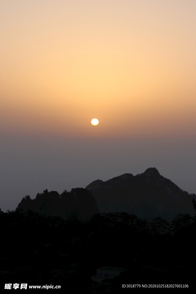 远山落日黄昏美景