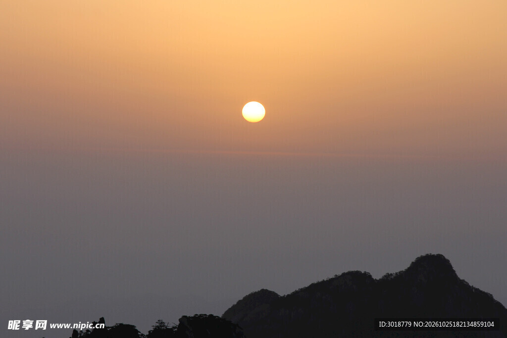 黄昏远山落日美景
