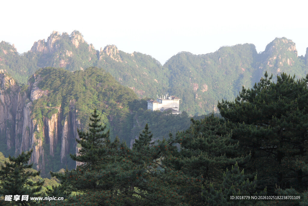 青山崖壁山林风光