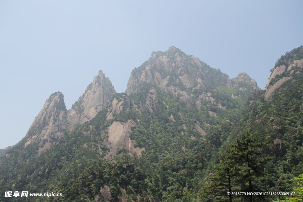 青山峻岭自然风光