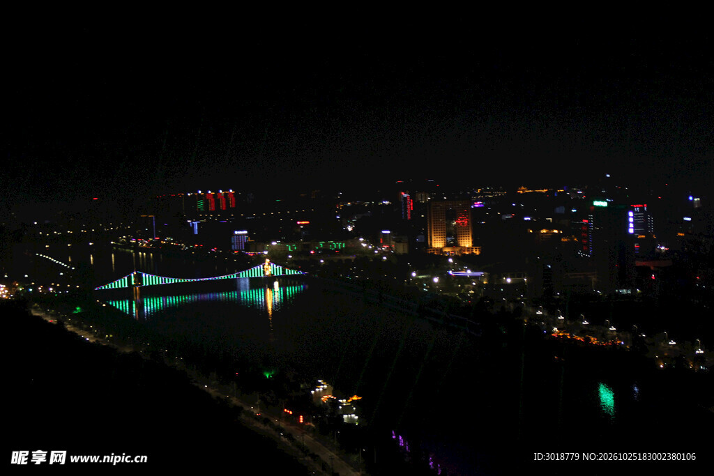 城市水岸夜景