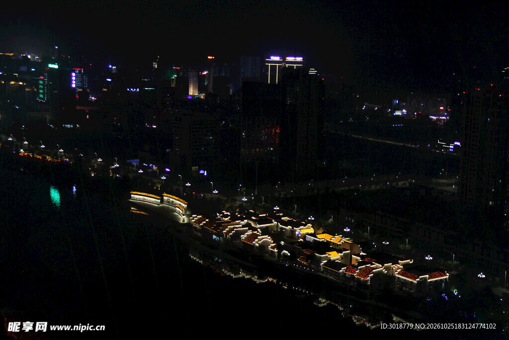 城市河畔夜景