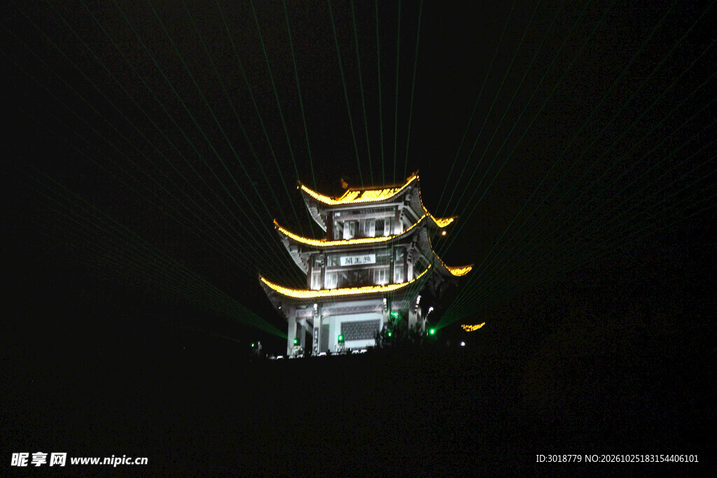 夜景中式古塔楼
