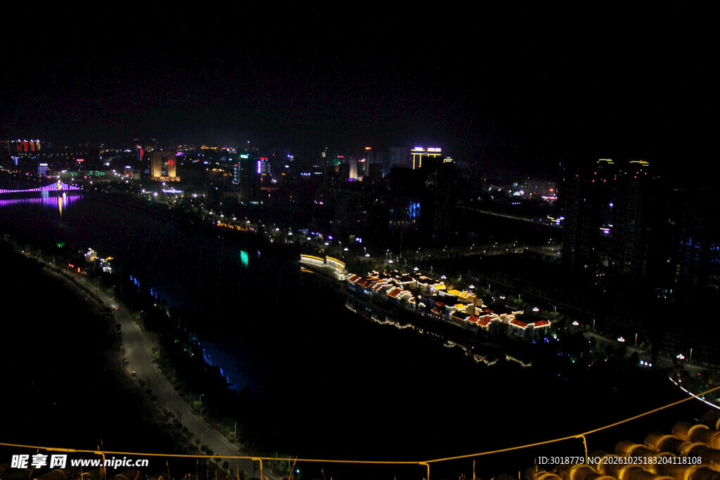 城市河畔夜景