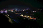 河畔城市夜景