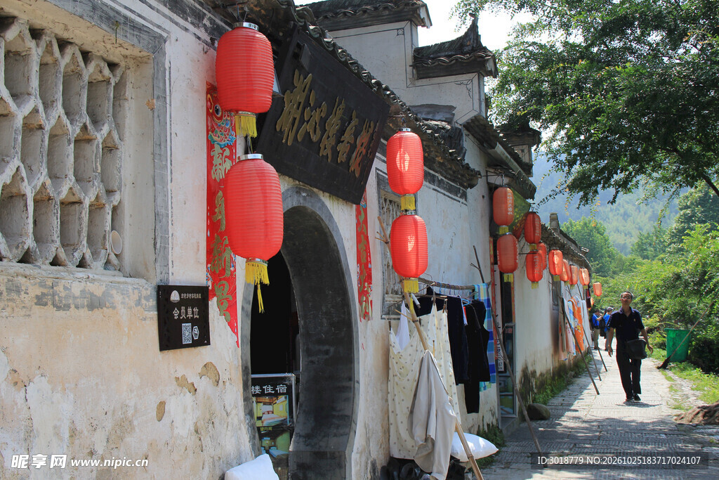 古巷红灯笼民居街景
